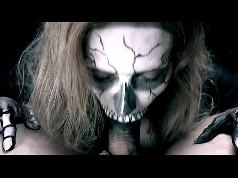 ❤️ Demon girl chupando pollas con su boca negra y tragando semen Video de sexo en es.np64.ru ❌️